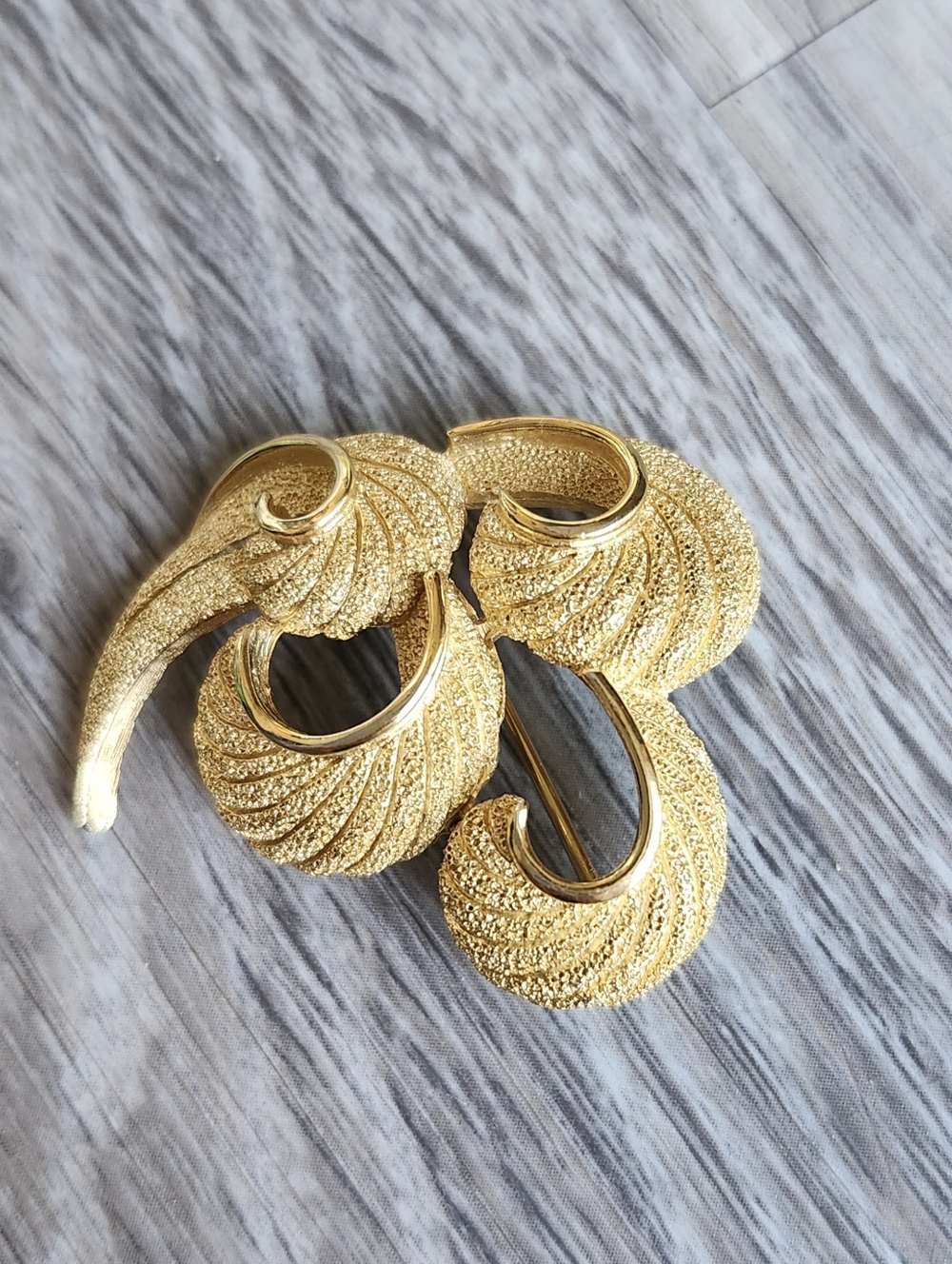 Crown Trifari Gold Feather Brooch Vintage Signed Designer Pin